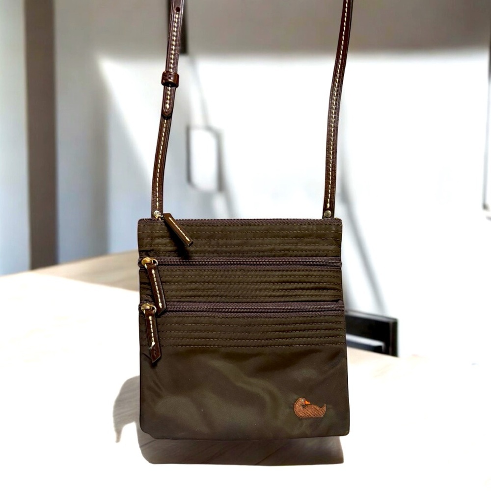 DOONEY AND BOURKE CROSSBODY ADJUSTABLE STRAP 3 ZIPPER POCKETS NYLON AND LEATHER